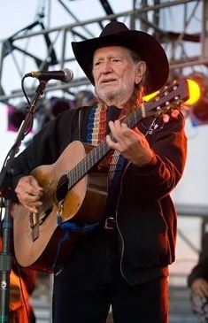 The Legend of Willie Nelson: From Humble Beginnings to Iconic Musician