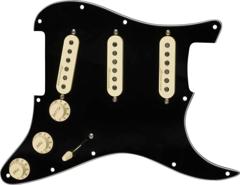 Fender® Pre-wired Pickguard Strat® Vintage Noiseless - S:S:S